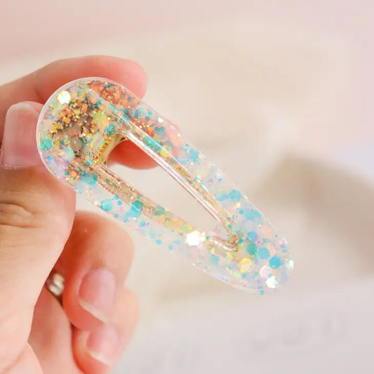 Tuotekuva glitterhiusklipsi läpinäkyvä kolmio.