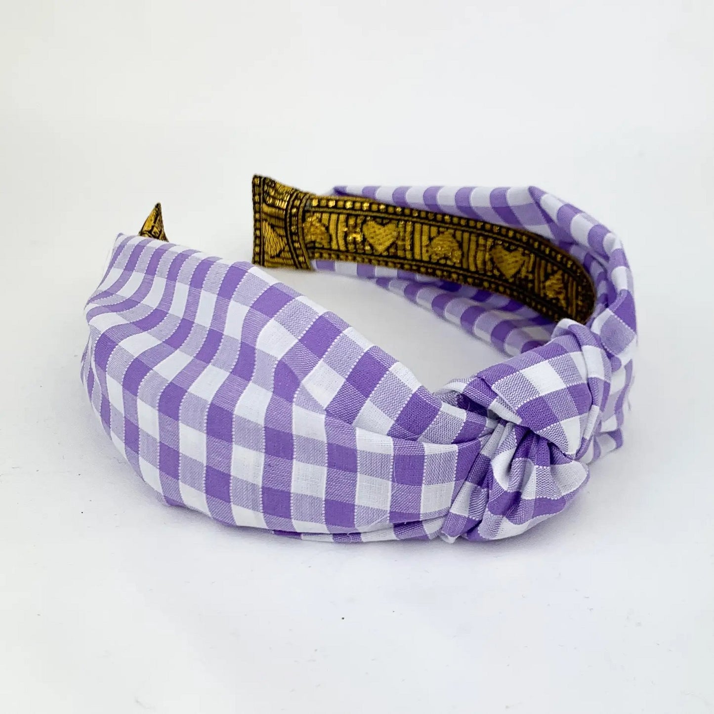 Hiuspanta Gingham Turban lila alustalla.