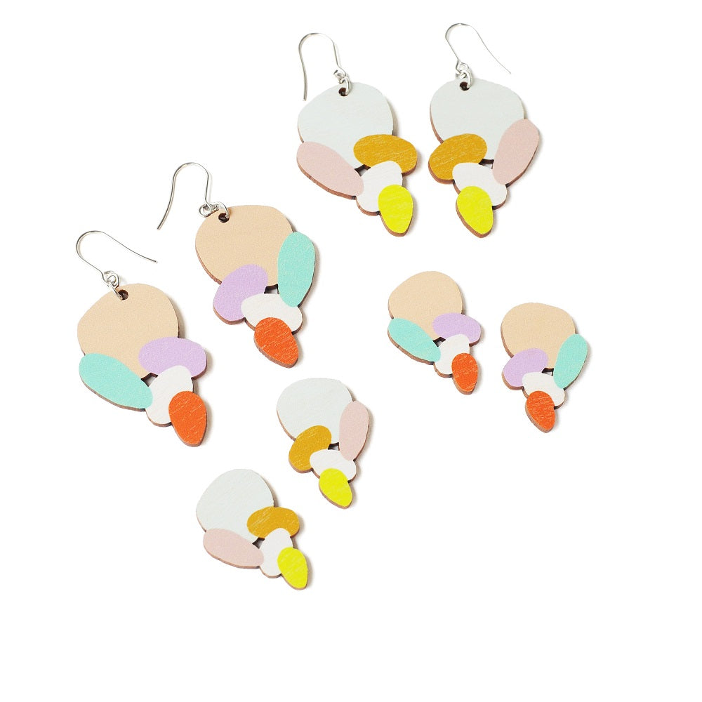 Valikoimakuva tuotteista Rantakivet-korvakorut.