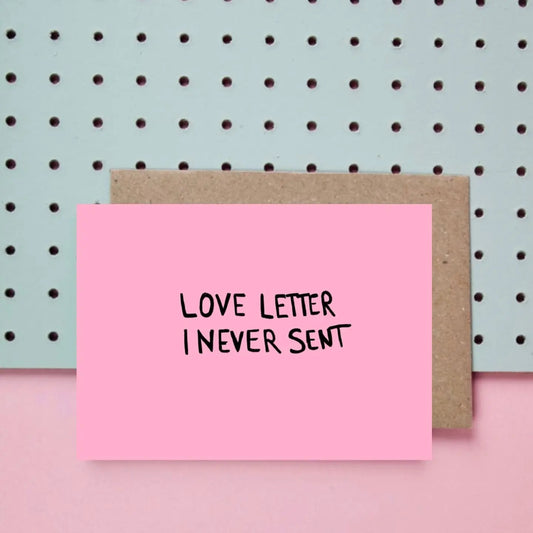 Pinkki kortti tekstillä Love letter I never sent.